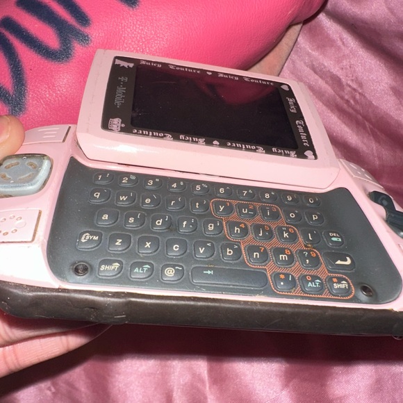Selling a Rare Pink Juicy Couture Sidekick Phone!!💗💖🩷 - Picture 3 of 8